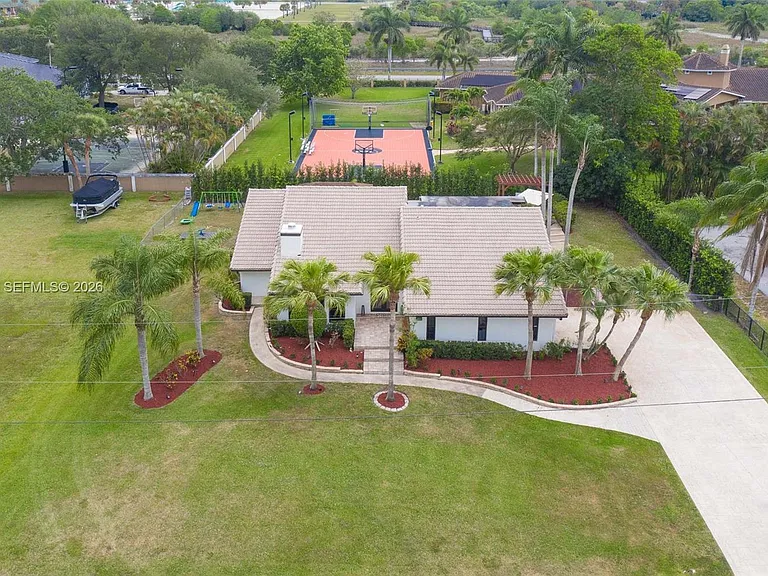 1300 NW 122nd Ave — Photo 38