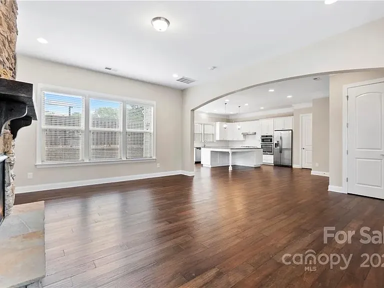733 Herrin Ave — Photo 6