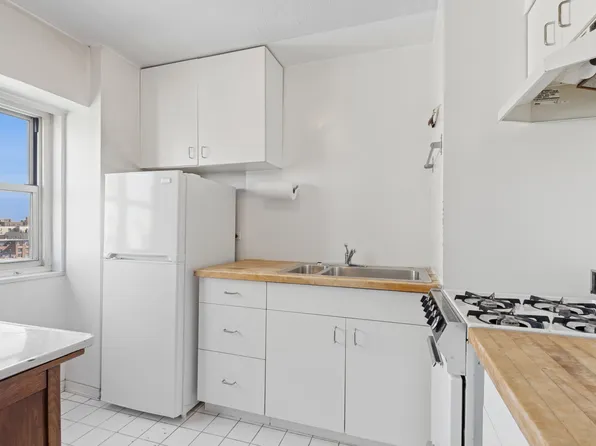 609 Columbus Avenue image 5 of 9