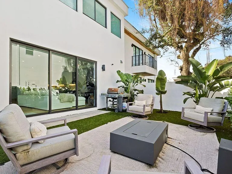 705 SW 8th Ter — Photo 10
