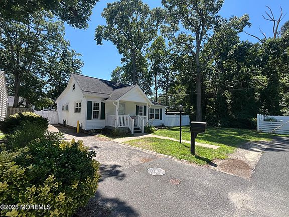 3rd image of 22 Locust Ct