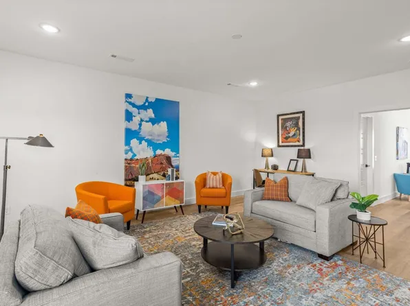 2612 SW Livingston Sq, Bentonville, AR