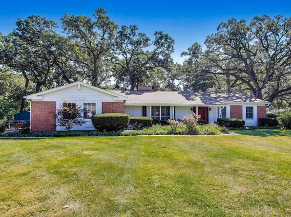 1121 Forest Dr, Elgin, IL 60123