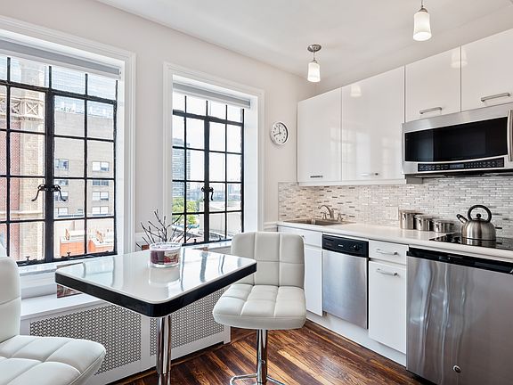 3rd image of 45 Tudor City Pl APT 802
