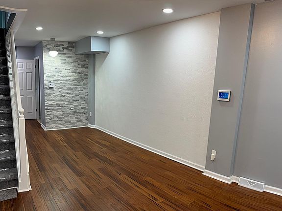 3rd image of 1002 N Pine St