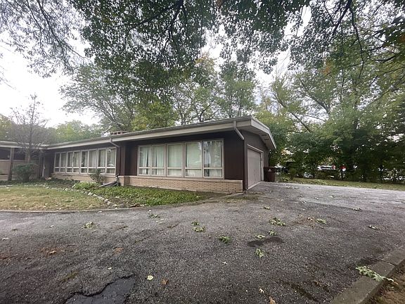 2nd image of 658 Brookwood Dr