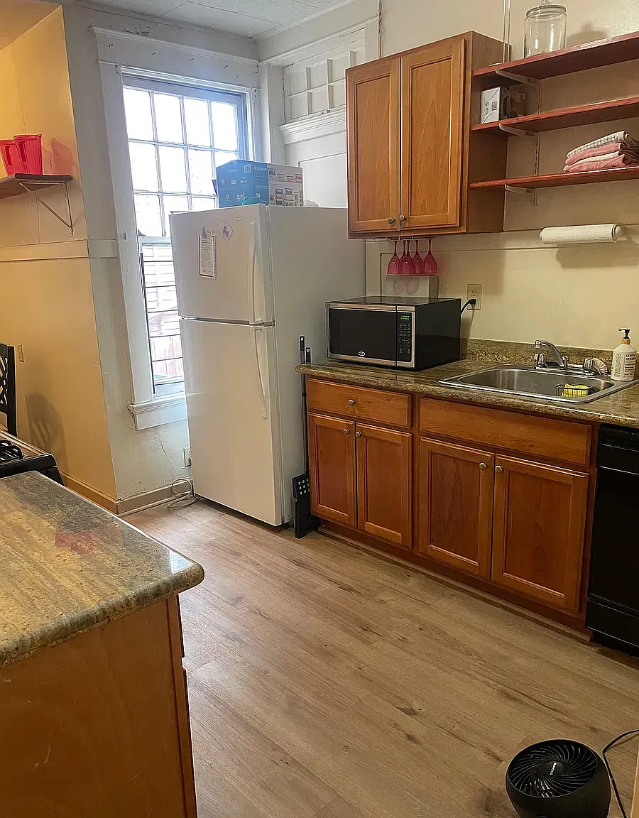 4 bed, $3,600 — Photo 2
