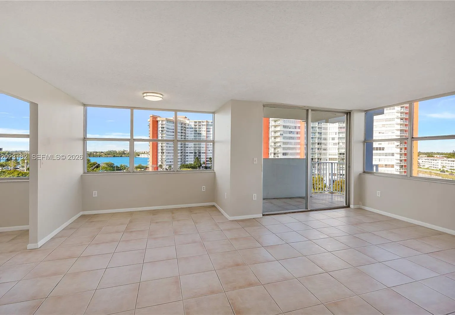 Wilshire Condo — Photo 2