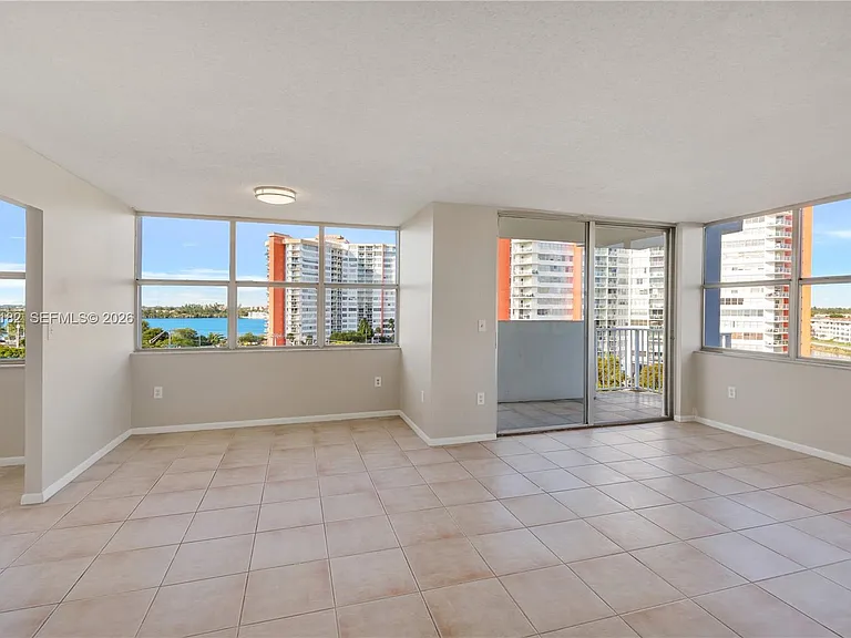 1300 NE Miami Gardens Dr #714E — Photo 2