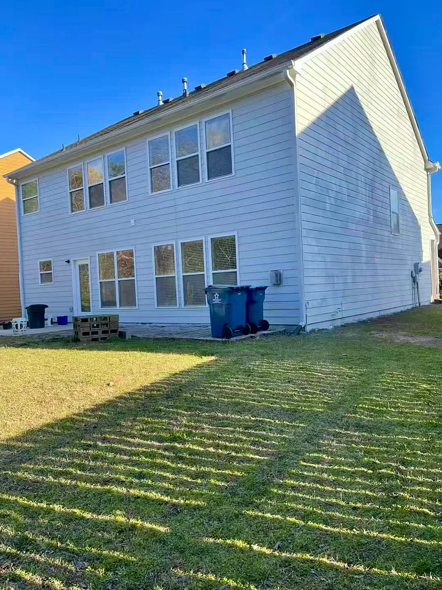 Building Photo - 1107 Balvaird Dr