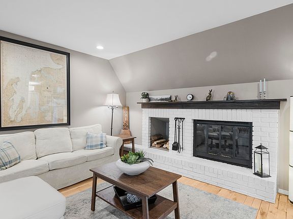 4th image of 3802 Holiday Village Rd