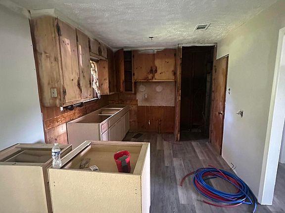 4th image of 337 S Fox Hall Rd
