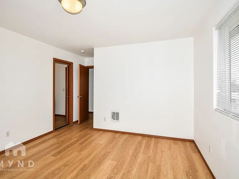 1412 E 64th St — Photo 14