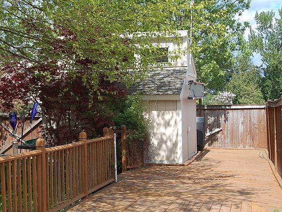 5th image of 488 Sorensen St