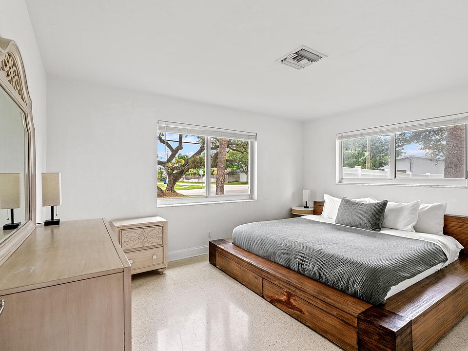 1st image of 690 SE 5th Court