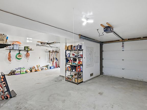 43rd image of 992 Winterdale Rd