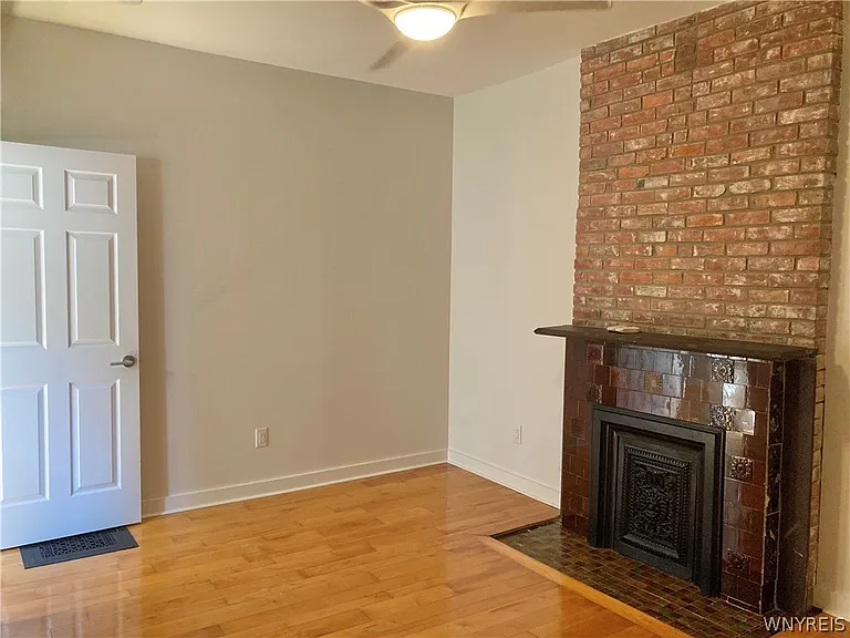 58 Tracy St #1 — Photo 9