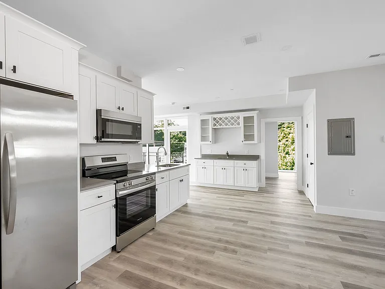 1 Lafayette Sq #401 — Photo 4