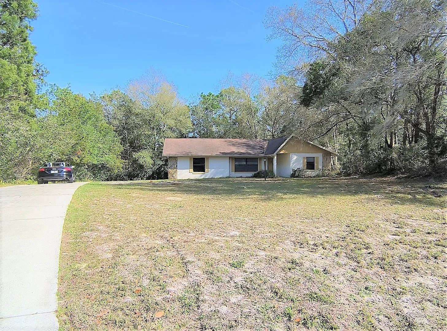 2 Bedroom, 2 Bath , 2 Car Garage in Dunnellon, Florida — Photo 2