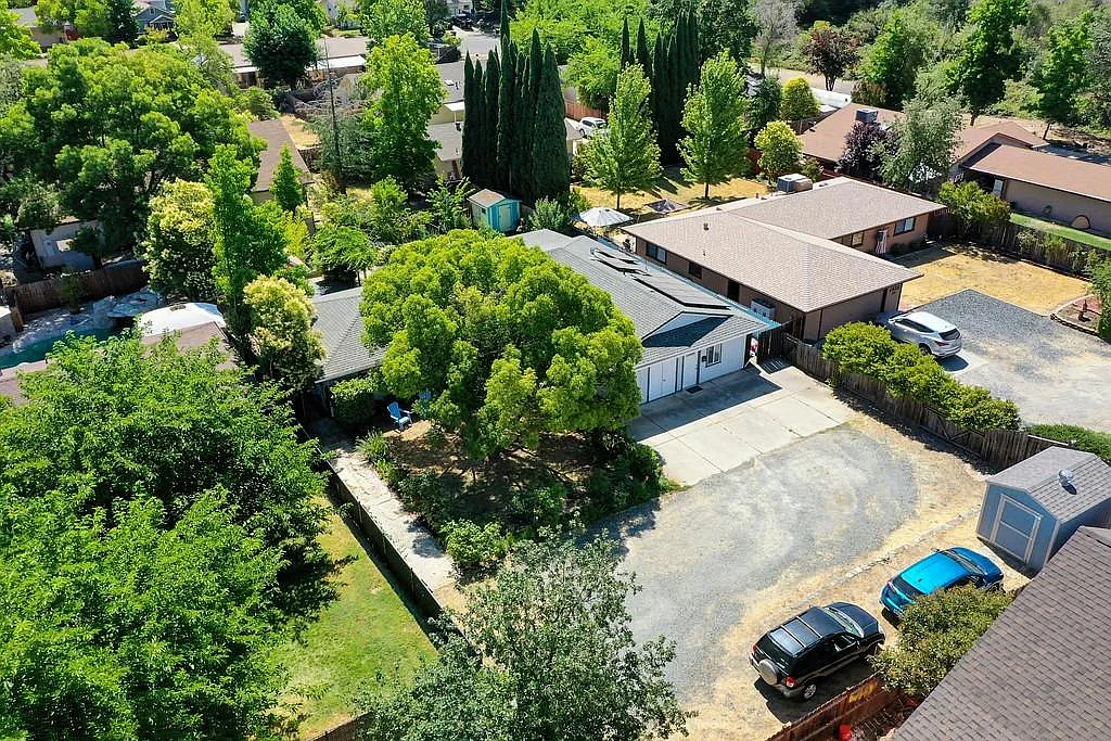 1436 Lowe Ln photo 1