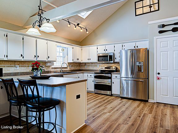 5th image of 5126 Hunters Point Cir