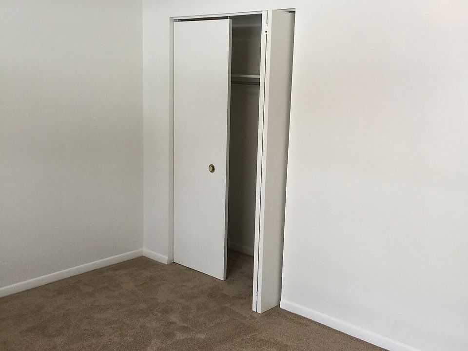 1st image of 208 W Washington St APT 1