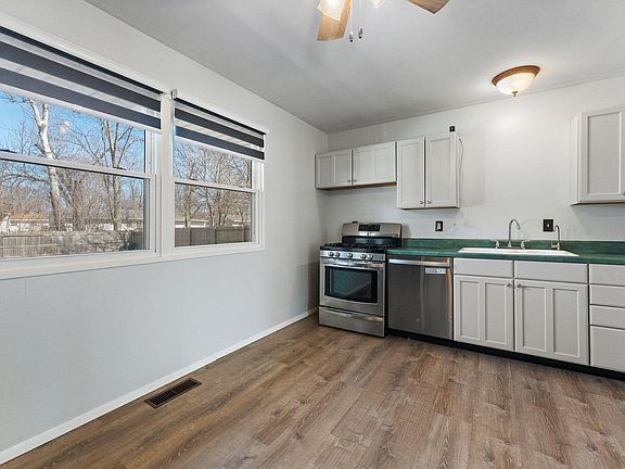 5th image of 387 Brook Dr