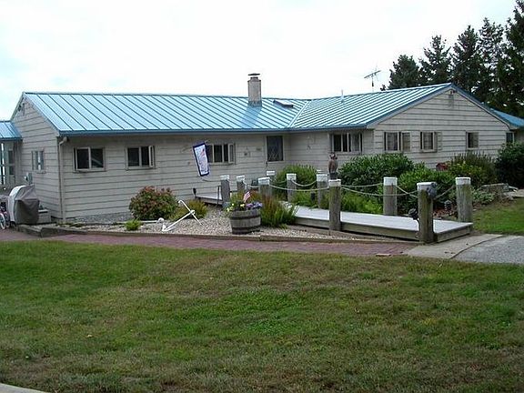 View From Driveway And Main Entrance