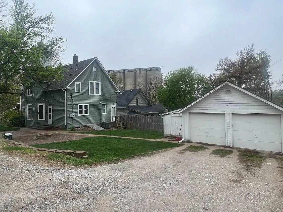 5 bed, 1944 sqft, $2,500 — Photo 4