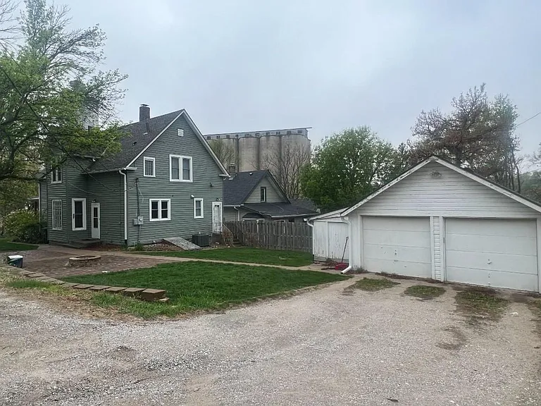 3302 Vinton St — Photo 4