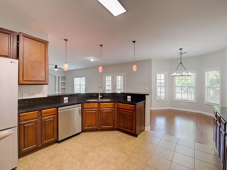 129 Herrick Ct — Photo 14