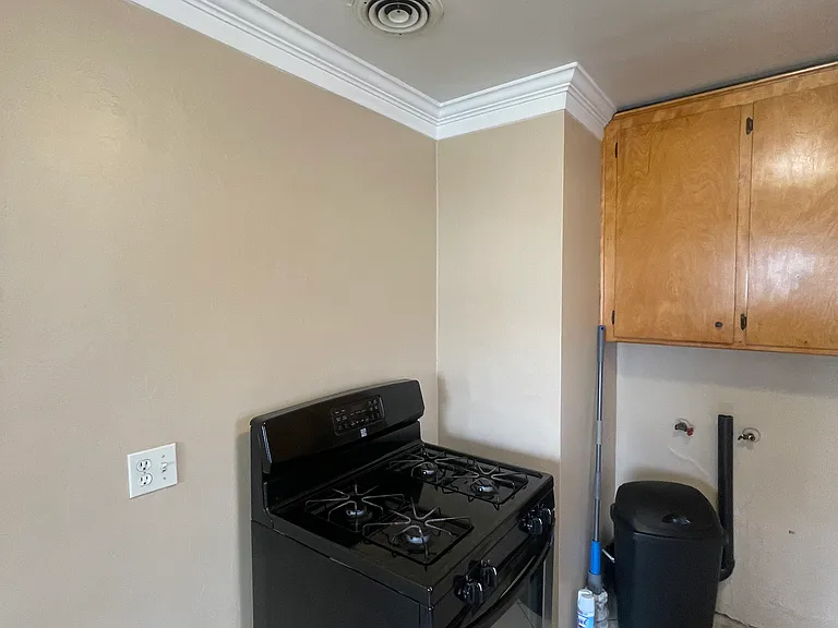 8824 Cedar St — Photo 6