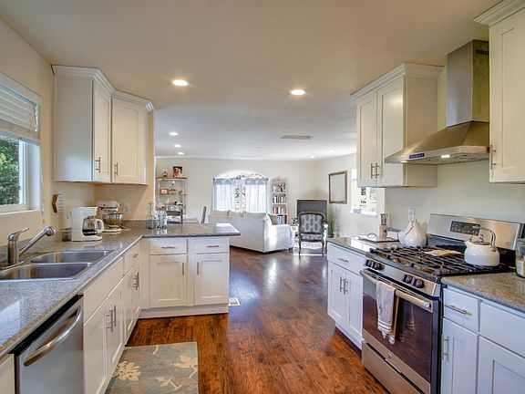 4th image of 147 Las Lomas Dr