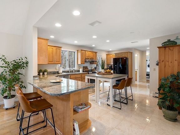 5th image of 69 Wedgewood Dr