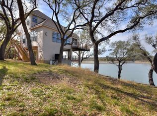 1352 Lakeshore Dr, Spicewood, TX 78669