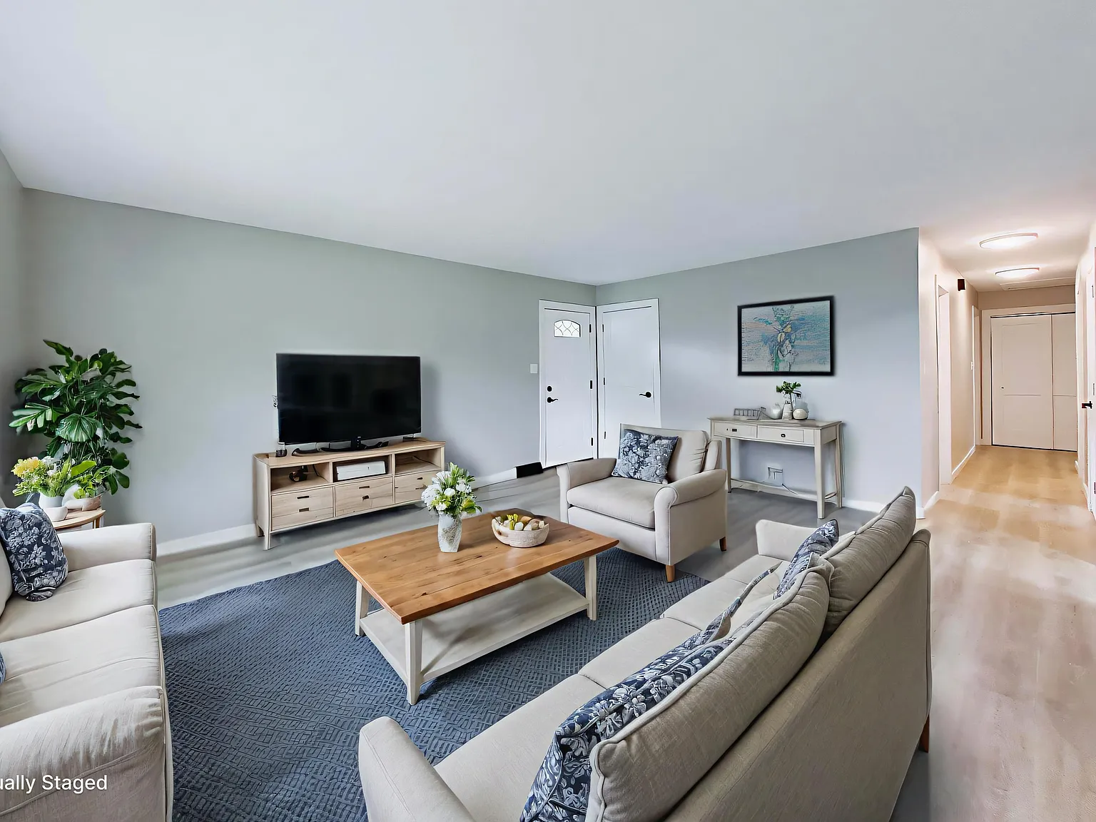 3 bed, 1.5 bath, 2400 sqft, $2,750 — Photo 2
