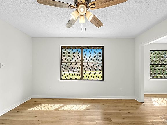 5th image of 2144 Pineview Cir