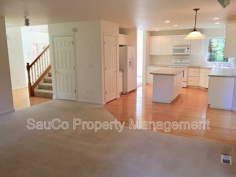 1861 SE 47th Ave — Photo 6