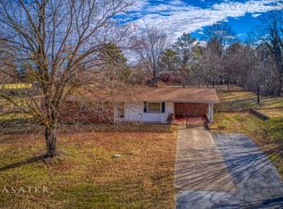 2406 Cottonwood Rd, Harrison, AR 72601