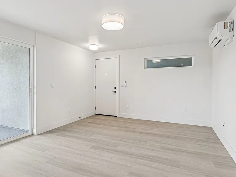 40rty on Colony — Photo 14