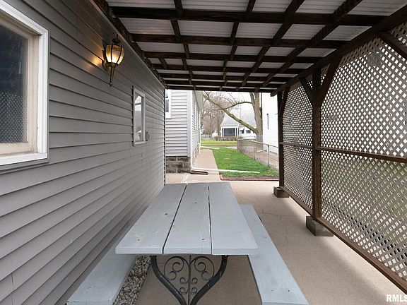 4th image of 132 N Elmwood Ave