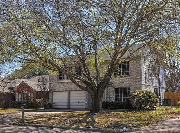 2nd image of 2825 Briar Hill Dr
