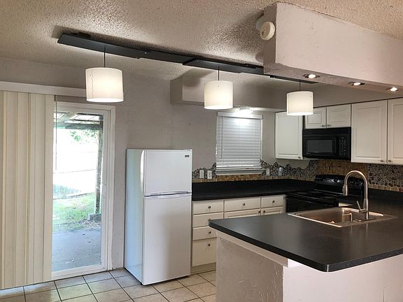 4th image of 223 Teakwood Dr