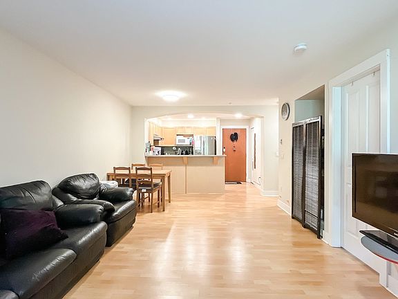 4th image of 2338 Western Pkwy #208