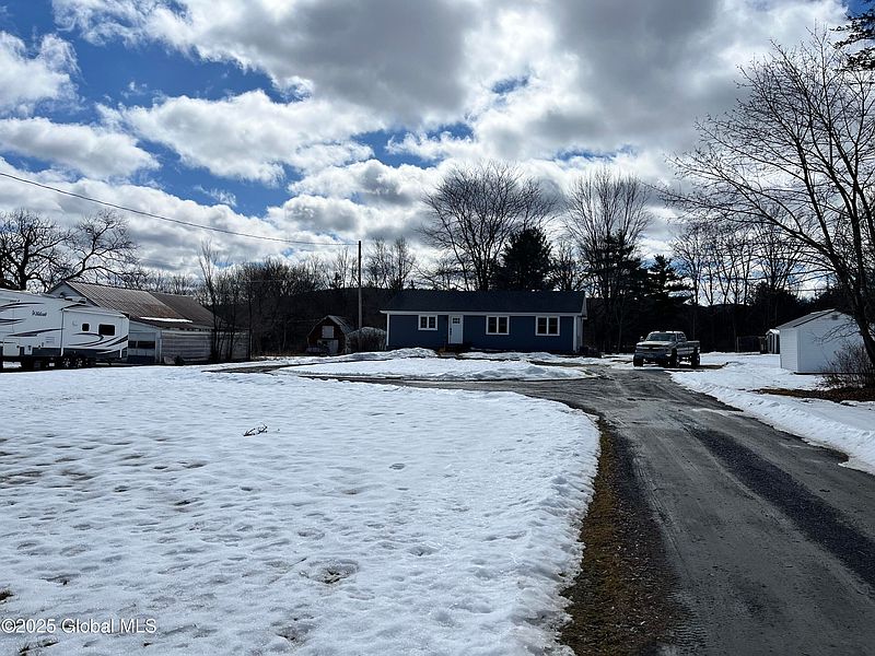 2nd image of 1652 Grovenors Corners Road
