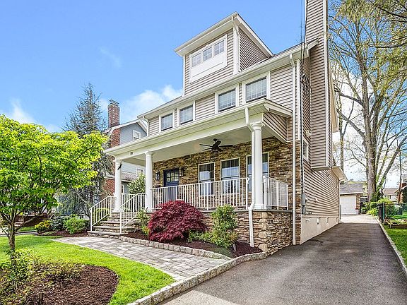 3rd image of 19 Parkview Dr