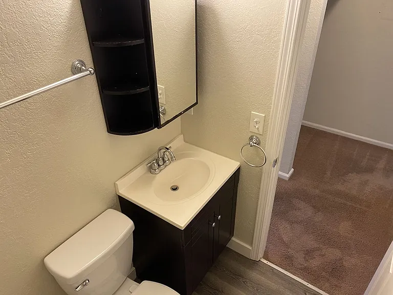 Adorable 1 Bedroom, 1 Bath Unit — Photo 9