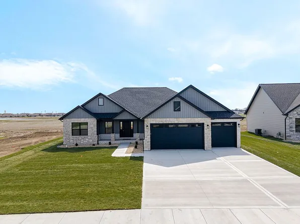 213 George Bush Blvd, Troy, IL 62294