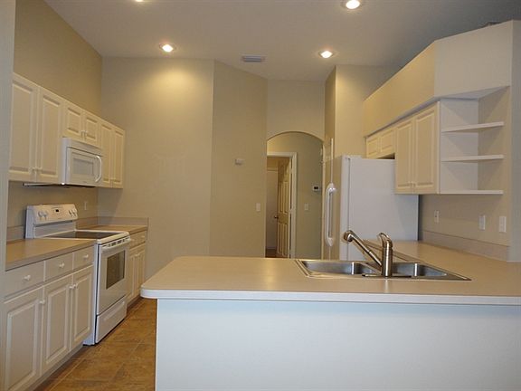 5th image of 2618 Allwood Ave