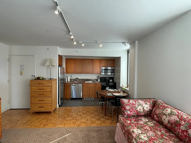 1500 Lexington Ave #12A — Photo 6